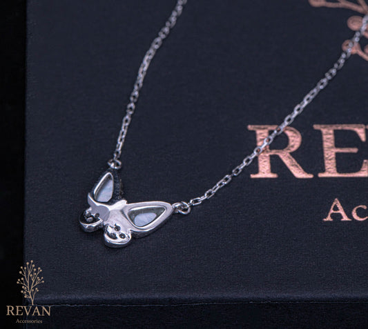 تعليقة فراشة